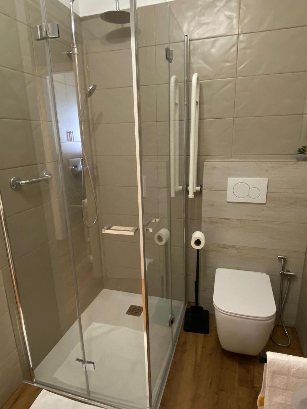 Lakeside Apartment 그라베도나 외부 사진